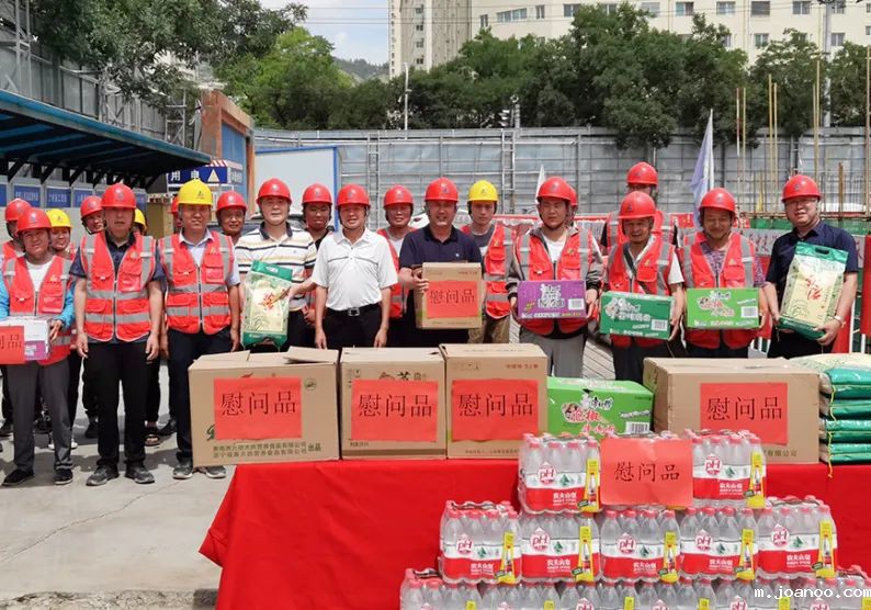 公司董事长笪鸿鹄慰问甘肃市场一线员工